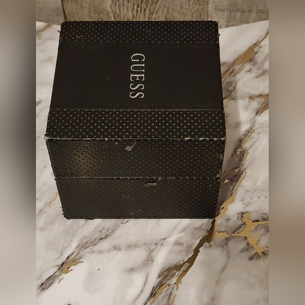 BNB Women's Guess Silver watch - Picture 6 of 9